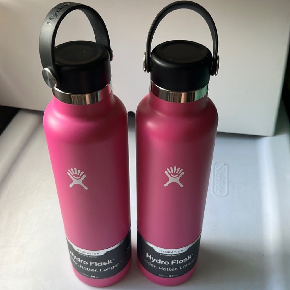 NWT Hydro Flask 24oz Standard Mouth in Carnation